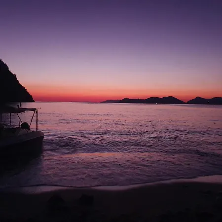 Stunning In Oludeniz With Seaview And Pool 费特希耶